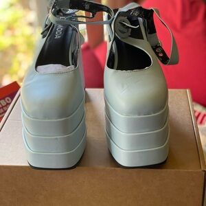 PLATFORM HEELS 👠 NWOB